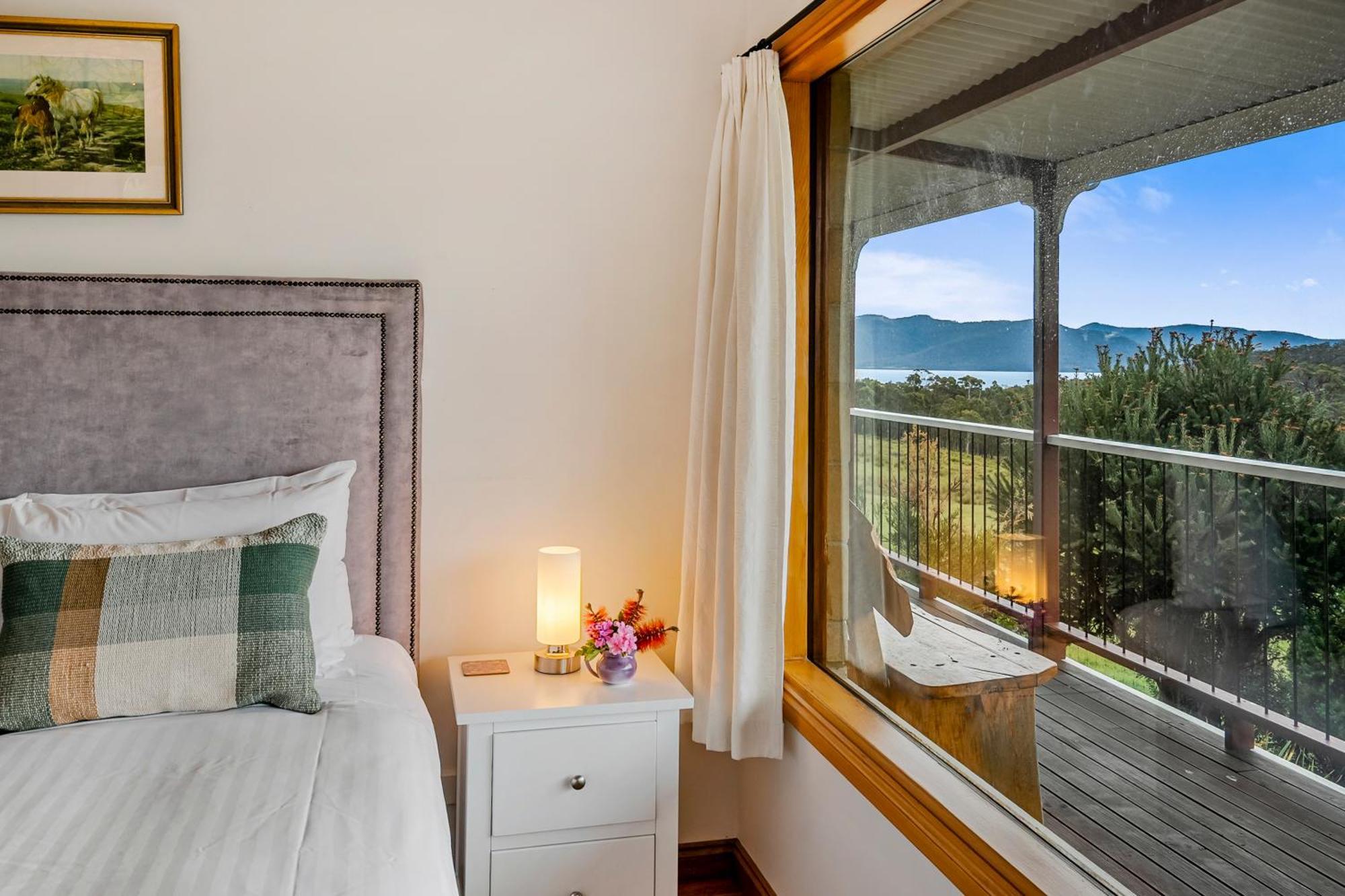 Manfield Country Bruny Island * Alonnah